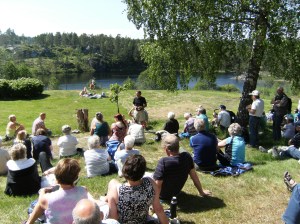 Eieren av gården, Karl Vagnsnes, mentorer Terje og Astri Sandkjær fortalte om gården og innspillingen av "Farmen".